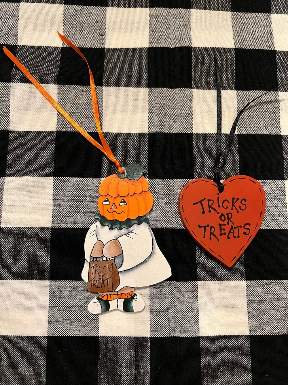 NWOT LOT OF 2 HANDMADE HALLOWEEN WOOD ORNAMENTS/ BAG CHARMS.